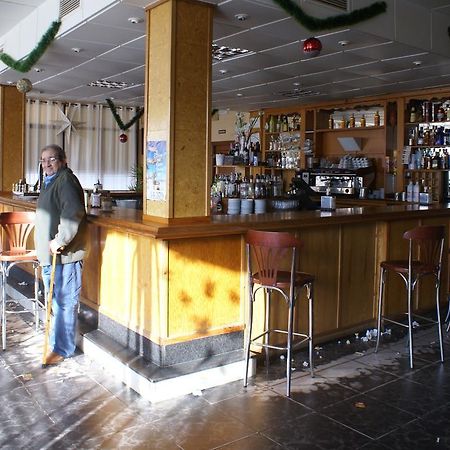 Hostal Velasco Valdelacalzada 外观 照片